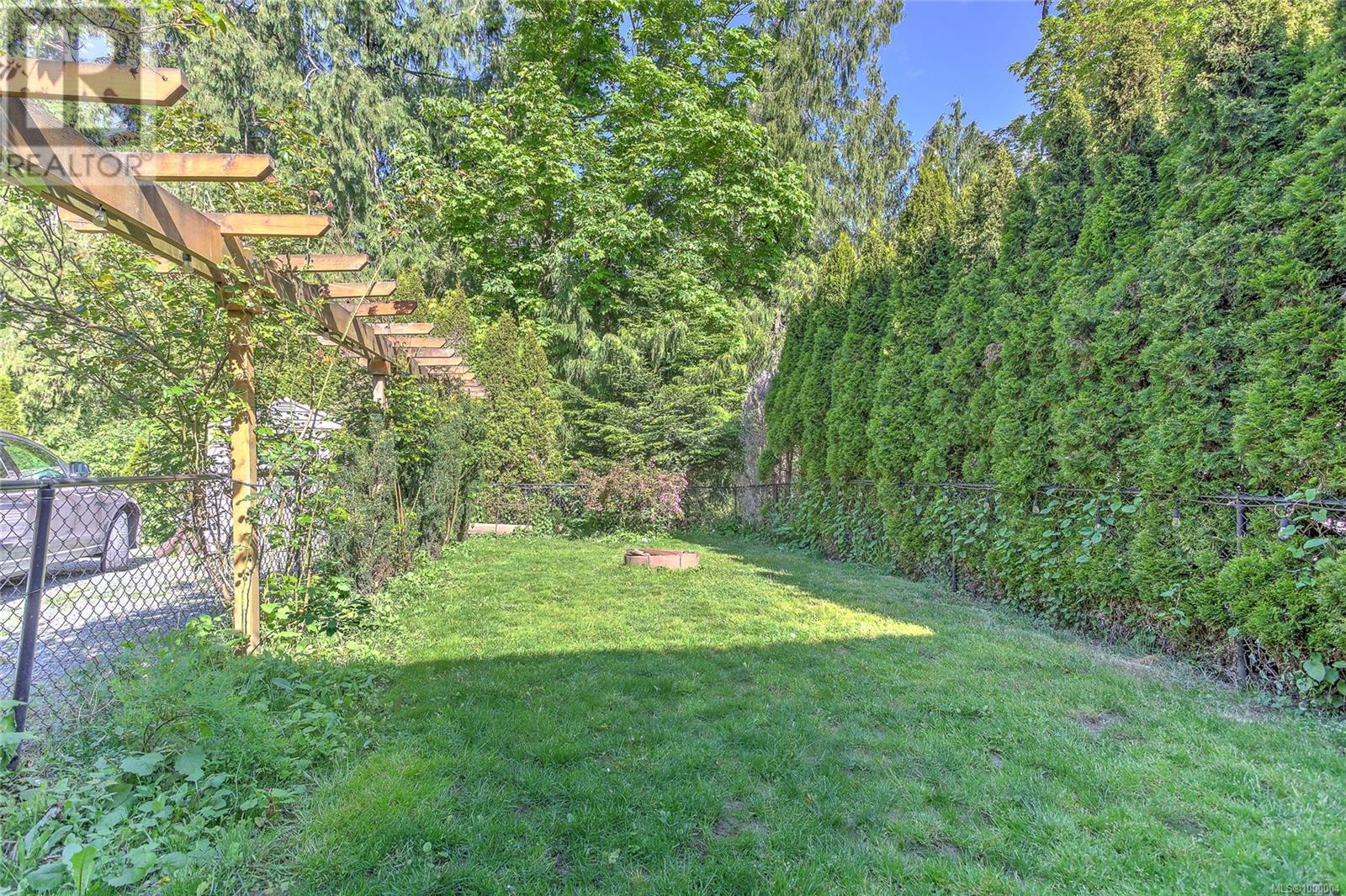 9825/9827 Chemainus Rd