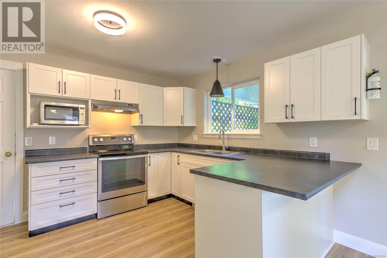 9825/9827 Chemainus Rd