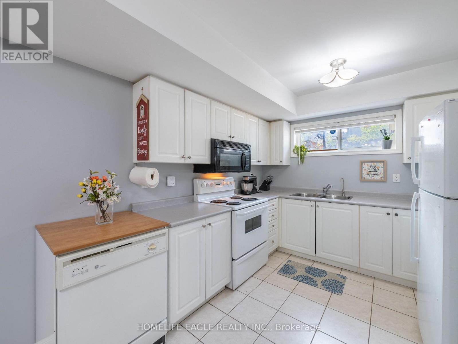 13 - 235 FERNDALE DRIVE S