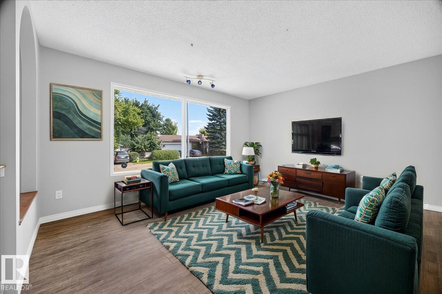 7419 15 AV NW