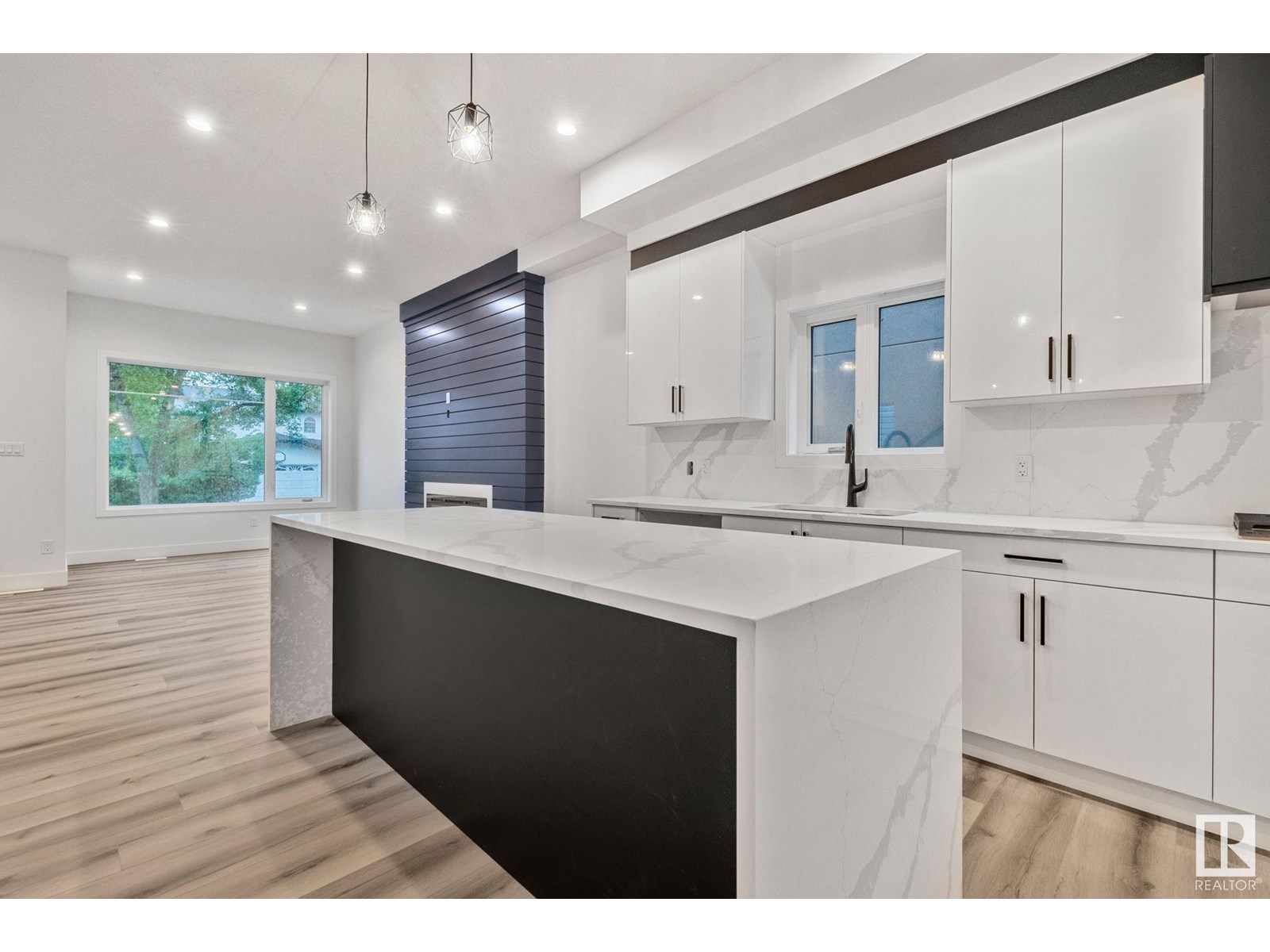 11032 128 ST NW NW