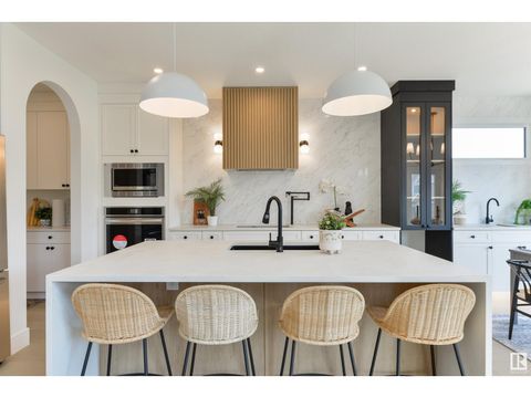 5449 KOOTOOK RD SW Edmonton AB T6W4W1