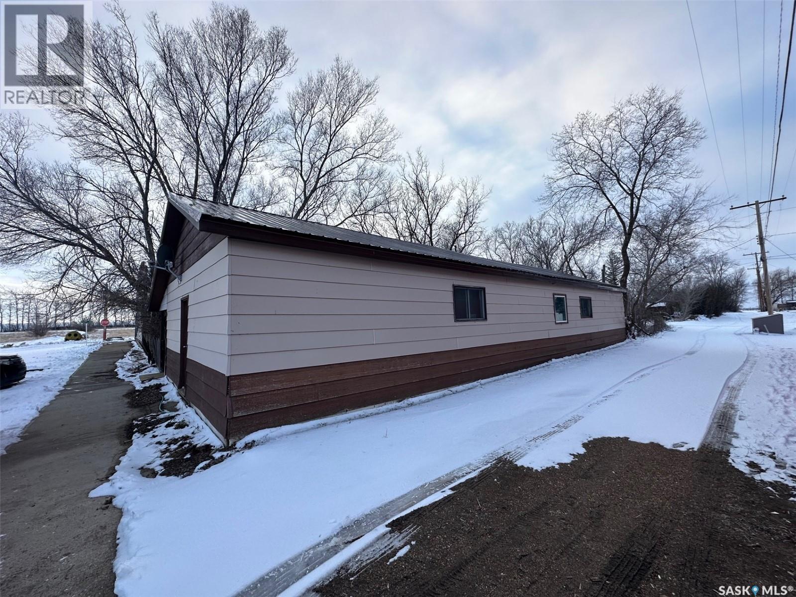 Photo 1 of 22 — 6 Centre STREET, Fife Lake, SK S0H1N0