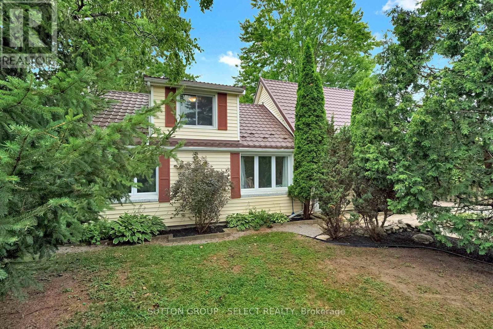 1129 SUNNINGDALE ROAD E