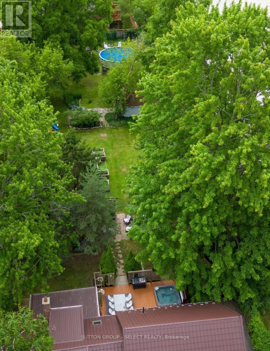 1129 SUNNINGDALE ROAD E