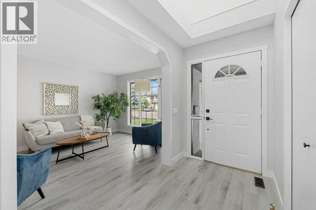 54 Mckenzie Lake Manor SE