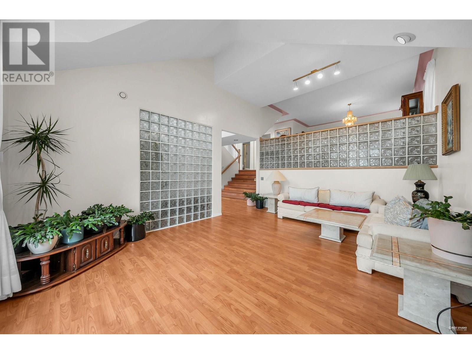 116 RAVINE DRIVE