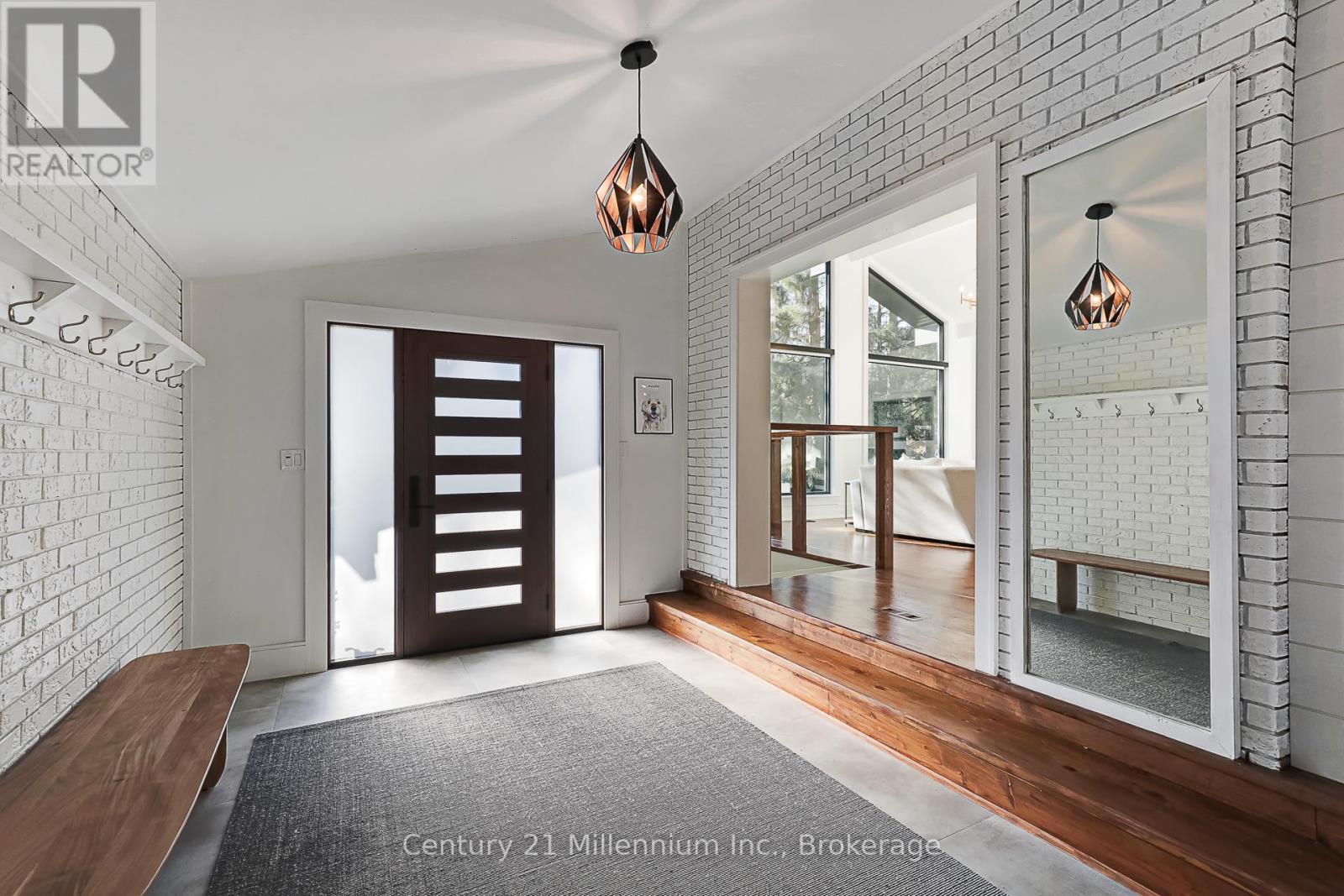 145 RUSSELL STREET W