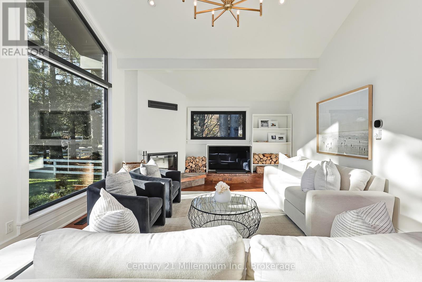 145 RUSSELL STREET W