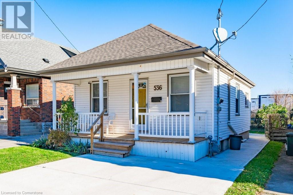 536 JOHN Street N