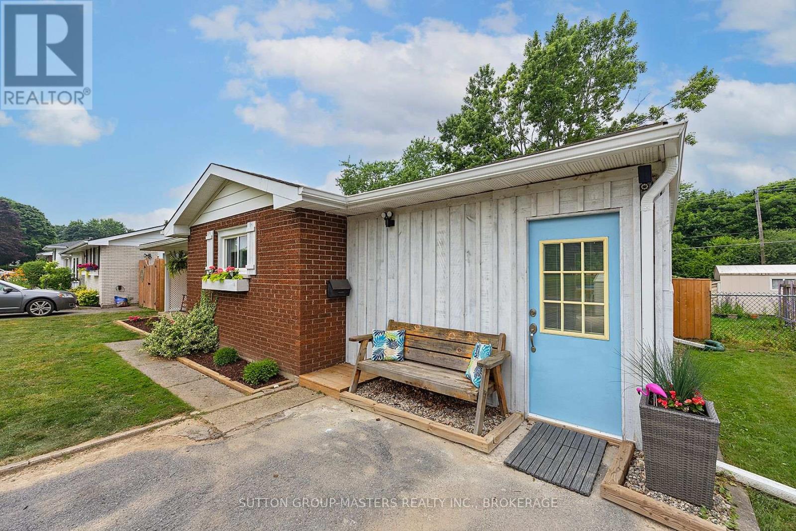 76 SMITHFIELD CRESCENT