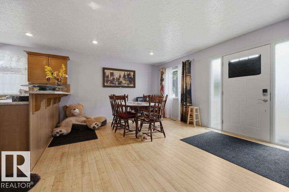 9530 122 AV NW