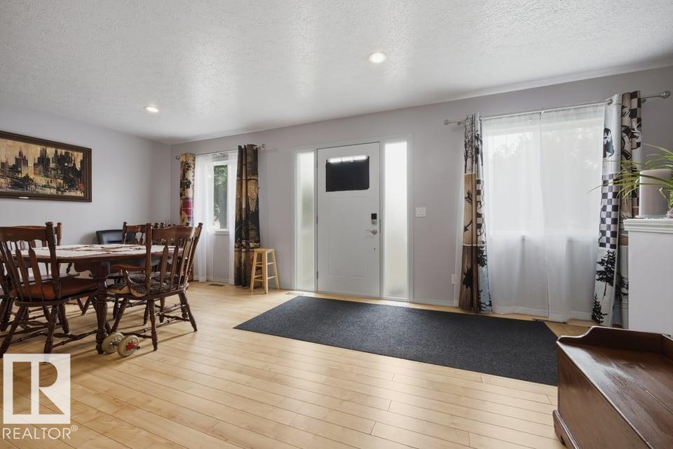 9530 122 AV NW
