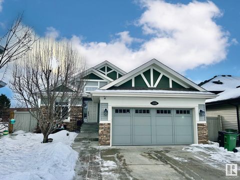 1119 CHAHLEY CO NW Edmonton AB T6M0K5