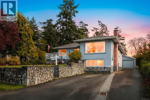 2783 Murray Dr Saanich BC V9A2S4