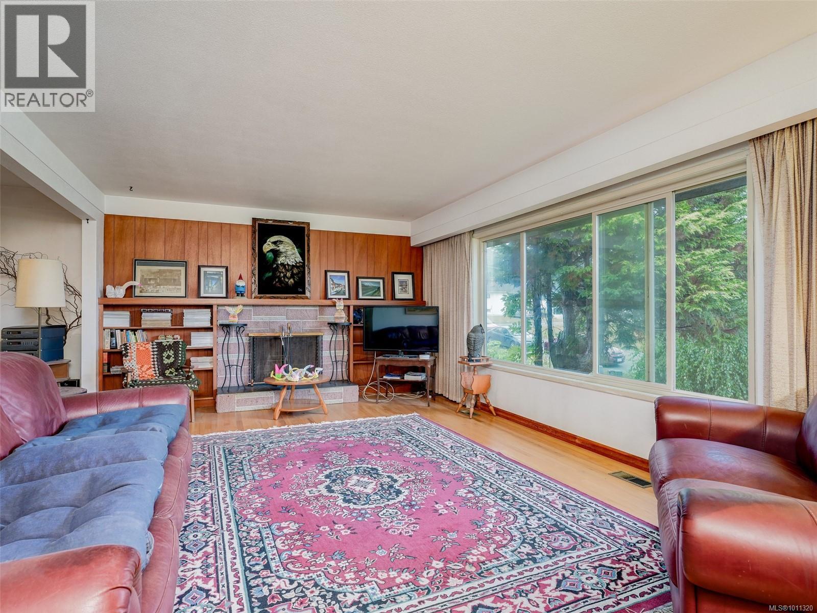 1611 Elm St