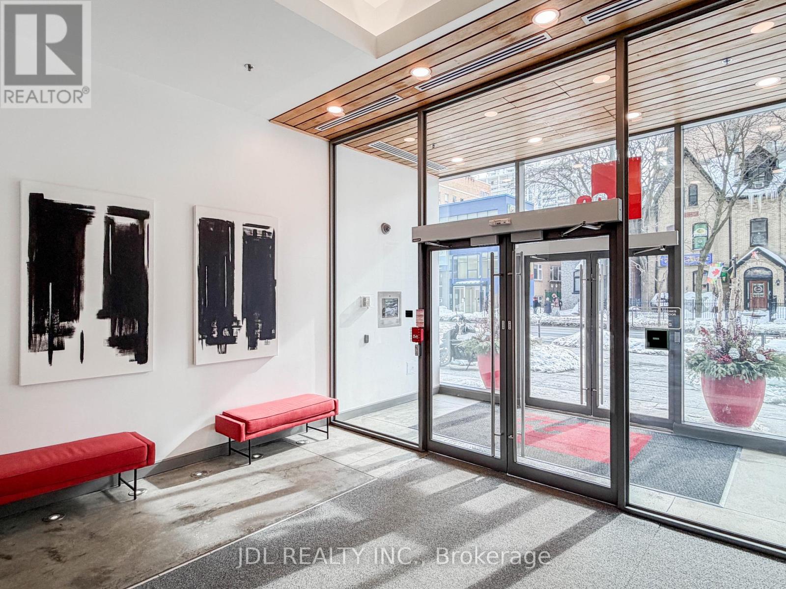 1607 - 22 WELLESLEY STREET E