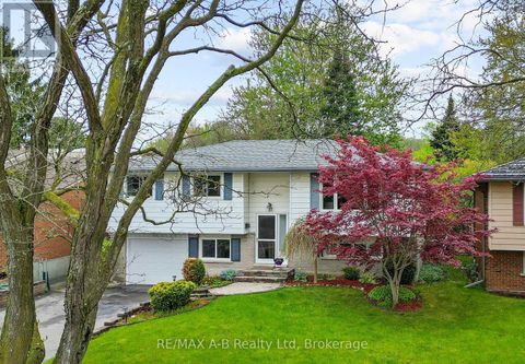 17 MULBERRY LANE Waterloo ON N2L5L4
