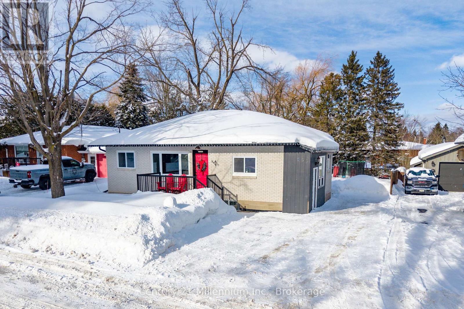 155 ARTEMESIA STREET N