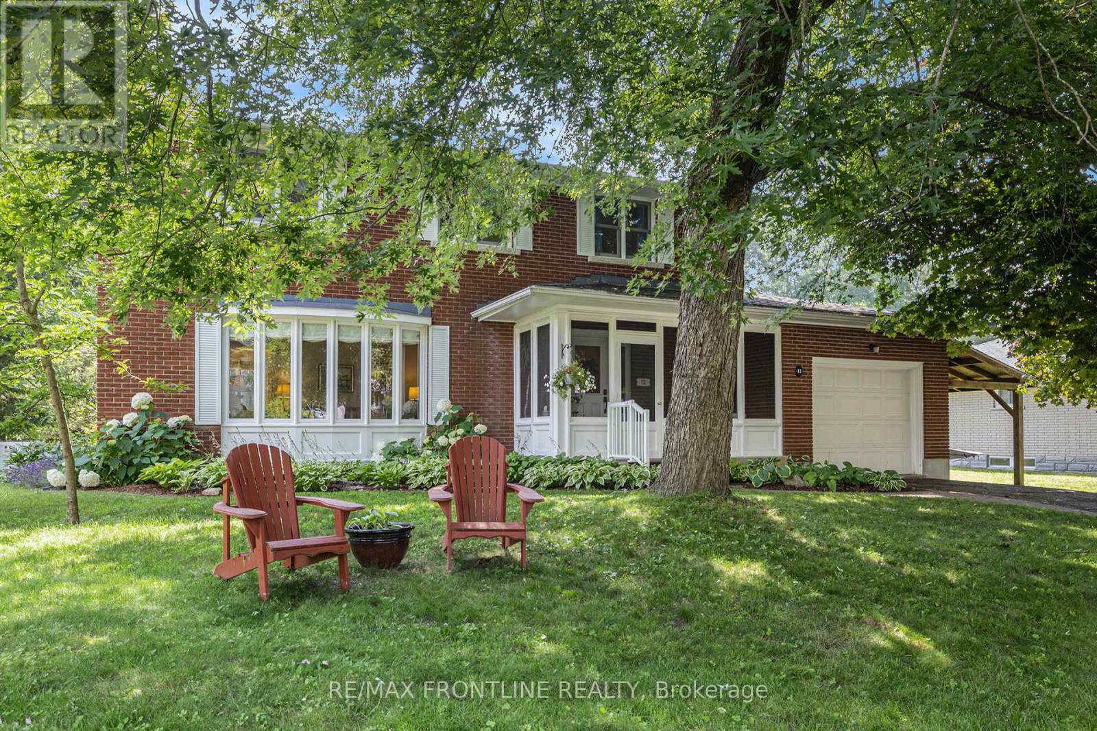 12 GLENVIEW CRESCENT