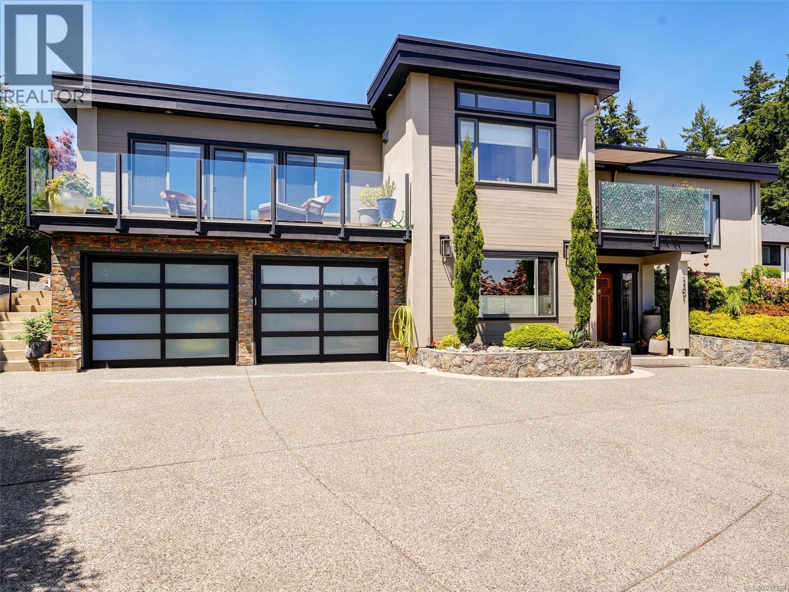 2491 Cadboro Heights Lane