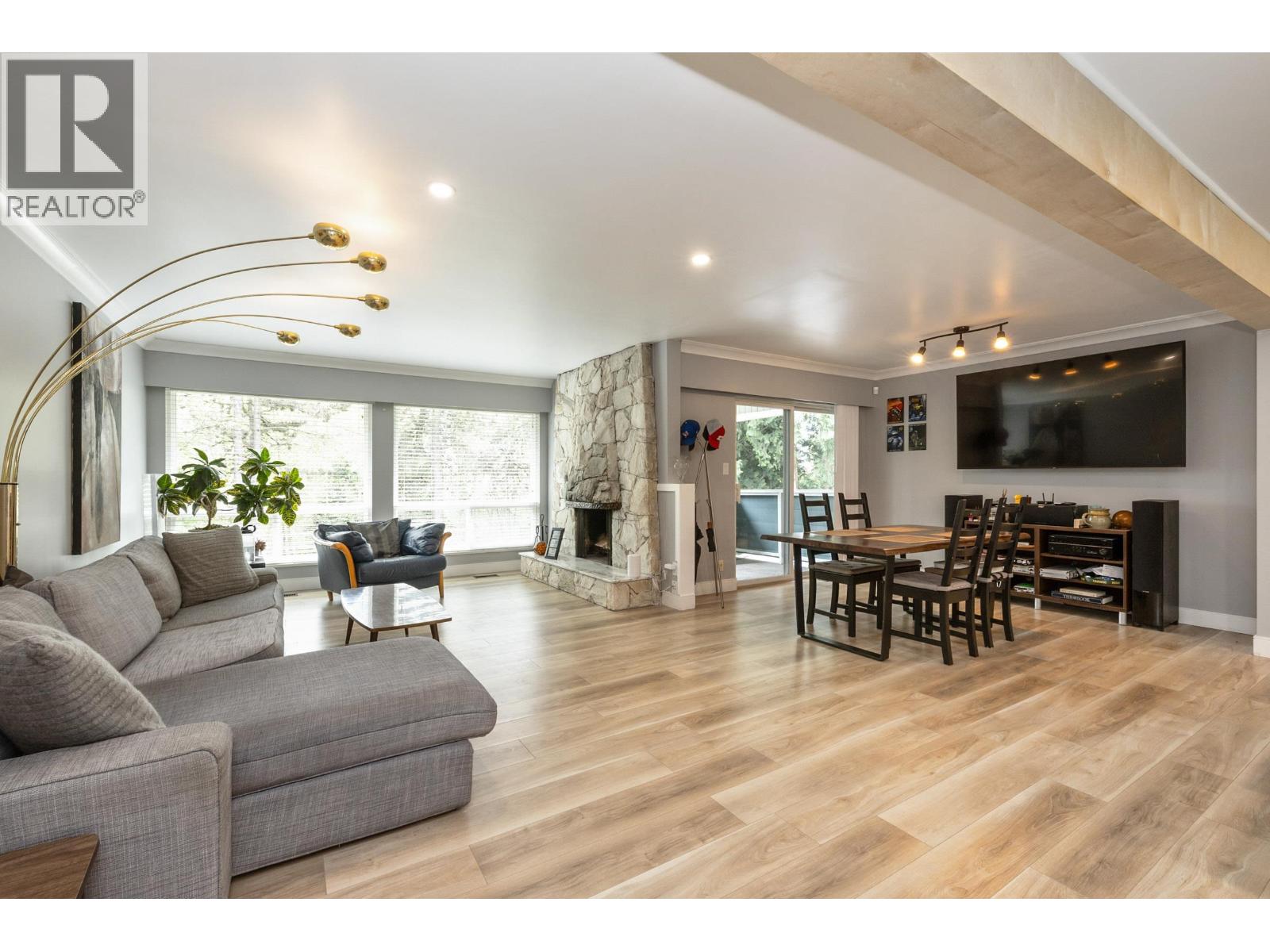 320 GLOUCESTER COURT