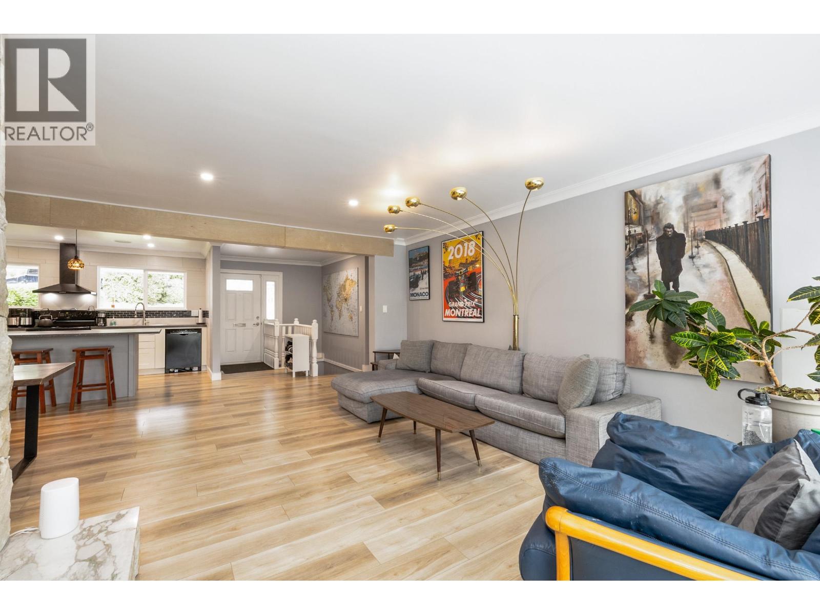 320 GLOUCESTER COURT