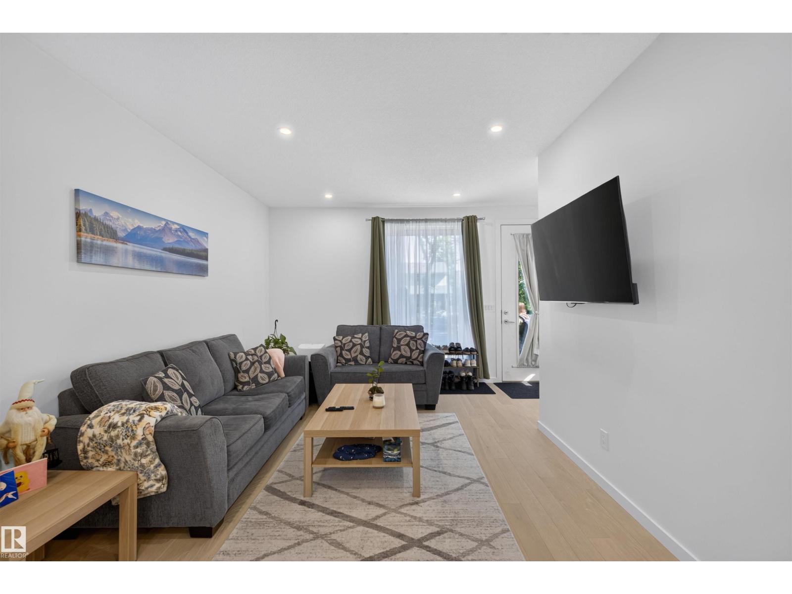 8551 81 AV NW