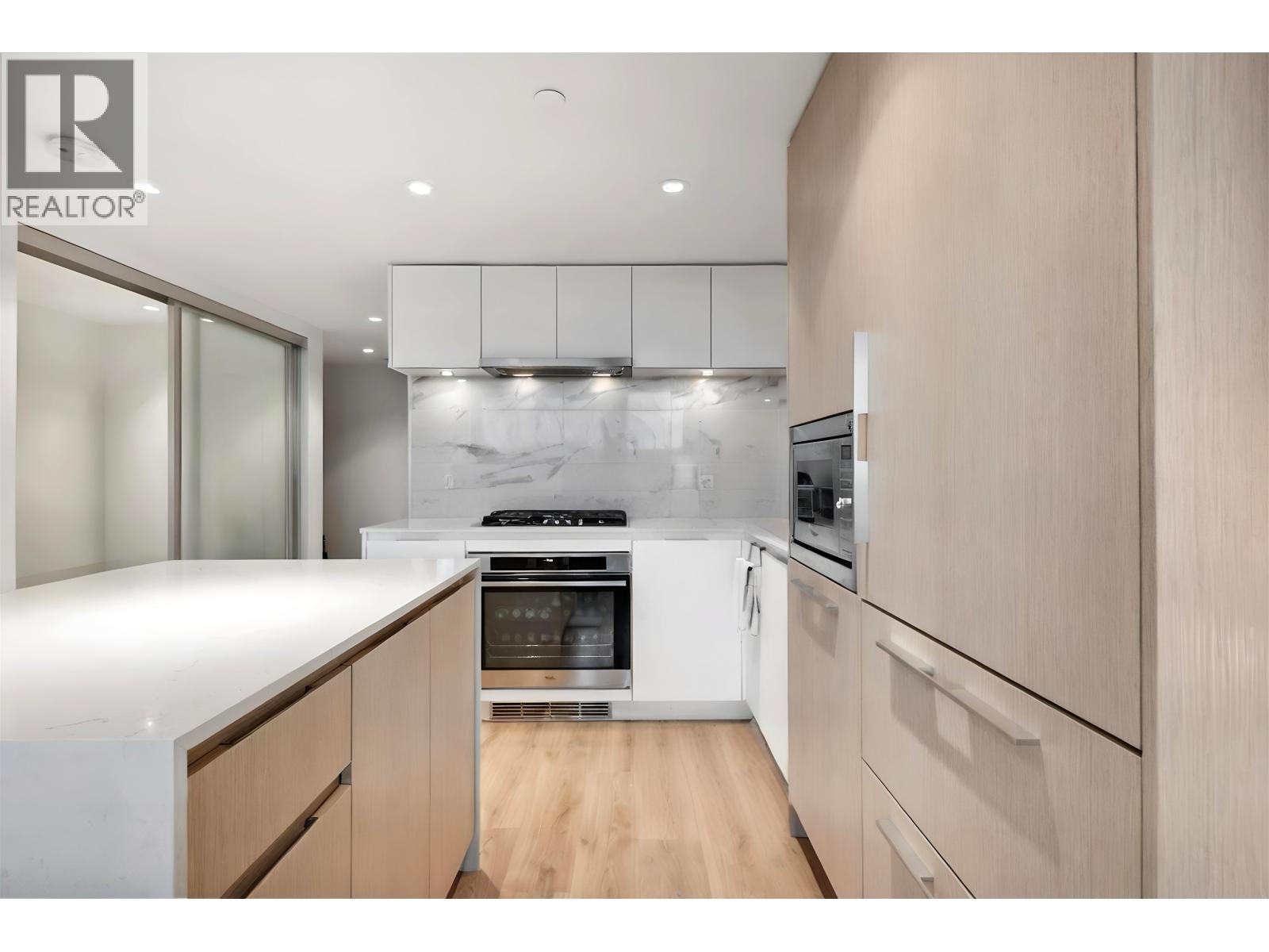 805 1500 FERN STREET