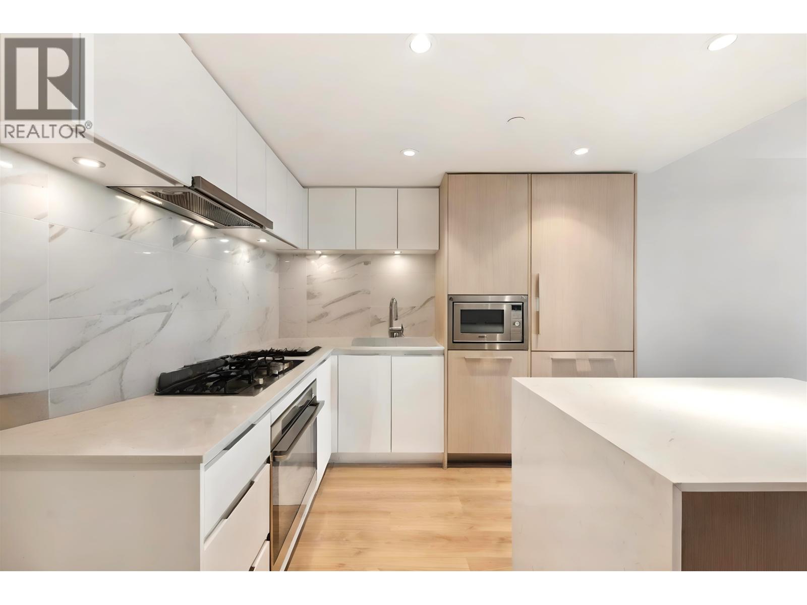 805 1500 FERN STREET