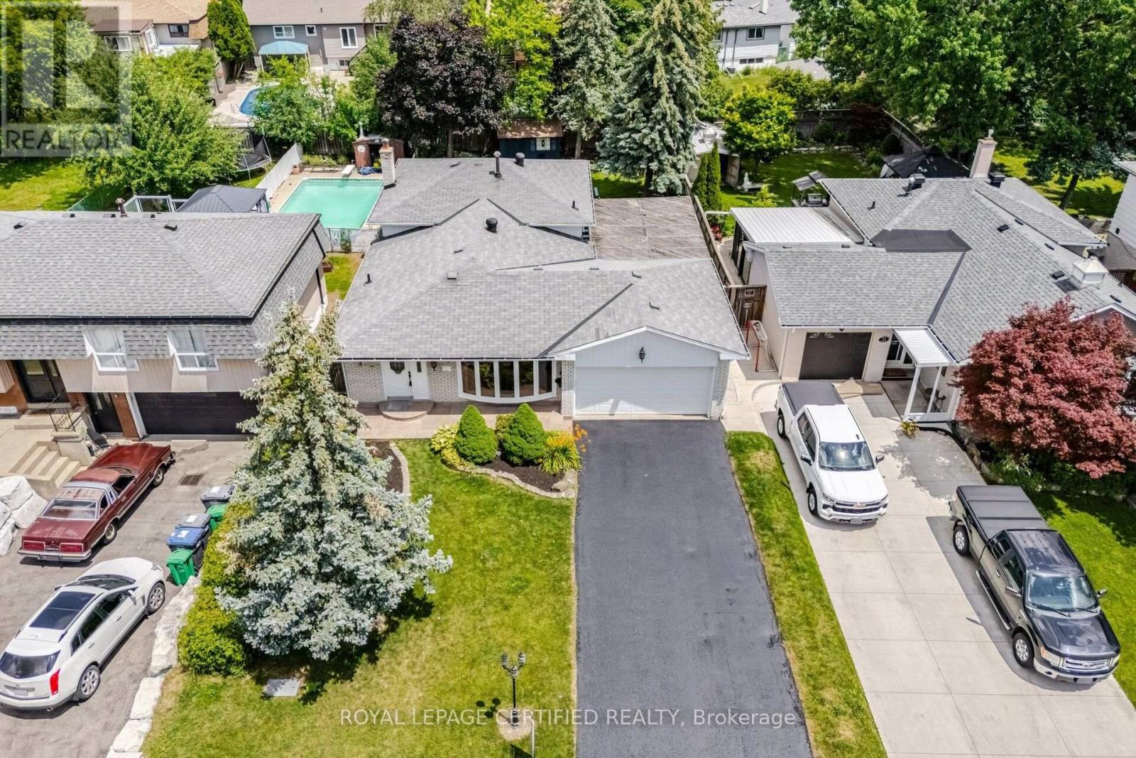 33 GRASSMERE CRESCENT