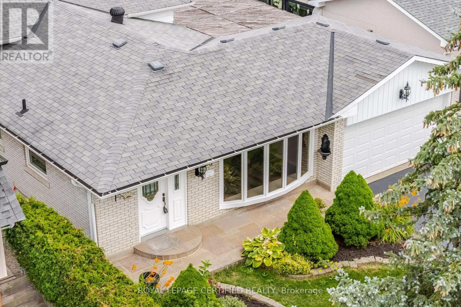 33 GRASSMERE CRESCENT
