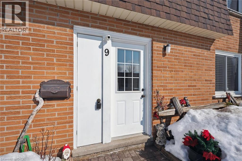 120 COUNTRY CLUB Drive Unit# 9