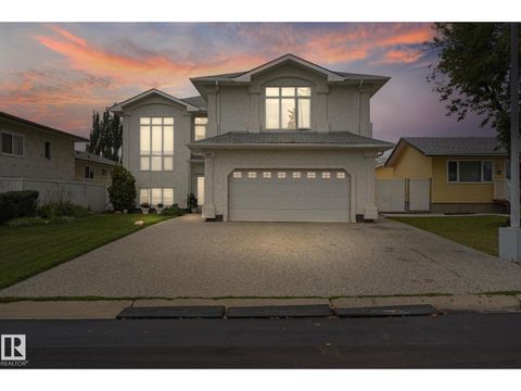 1843 45 ST NW Edmonton AB T6L2S6