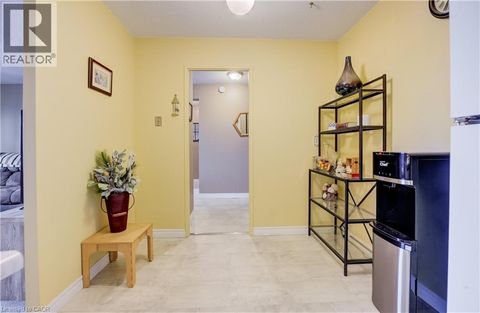 225 HARVARD Place Unit# 911 Waterloo ON N2J4H4