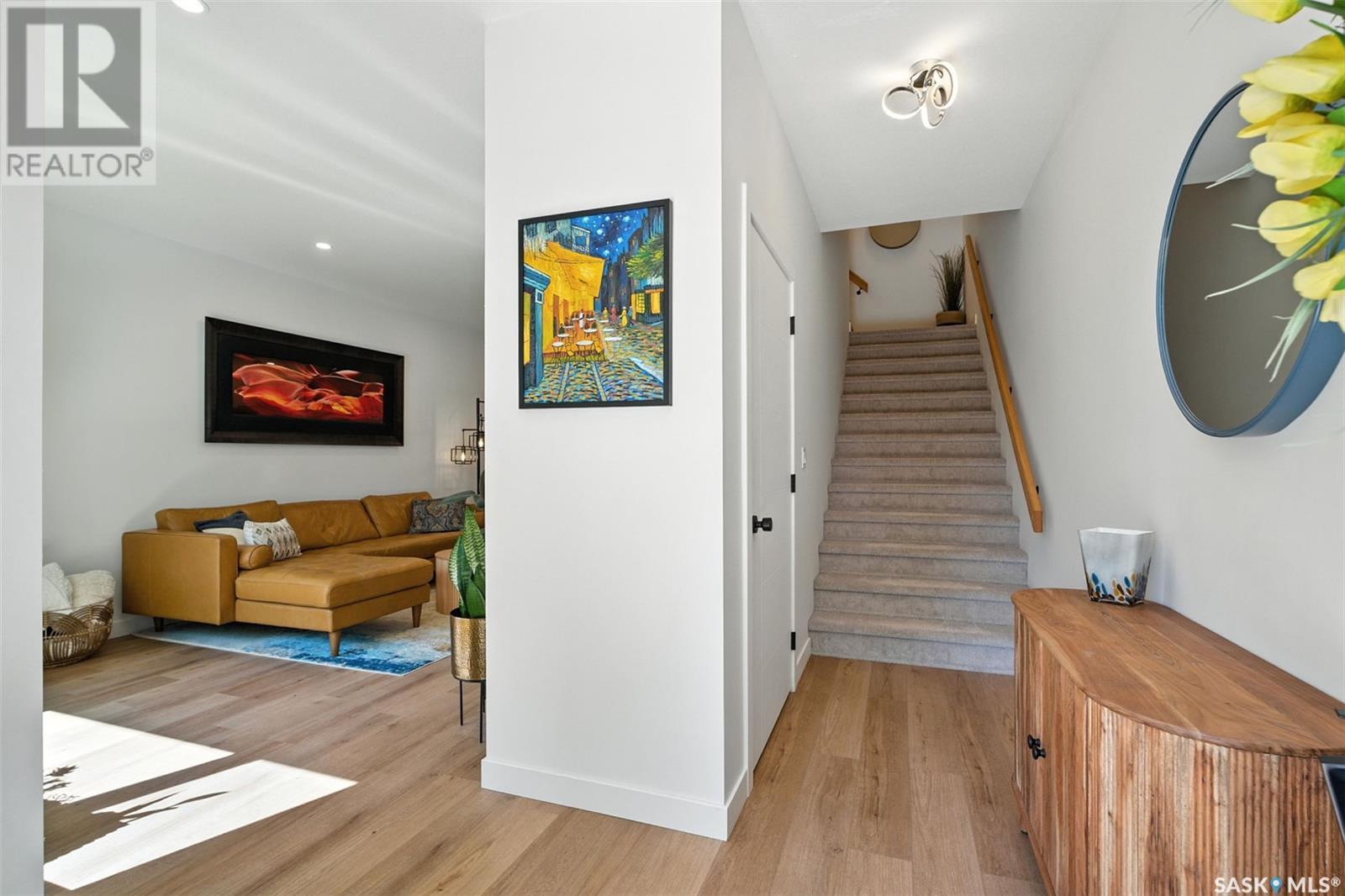 209 2nd STREET E