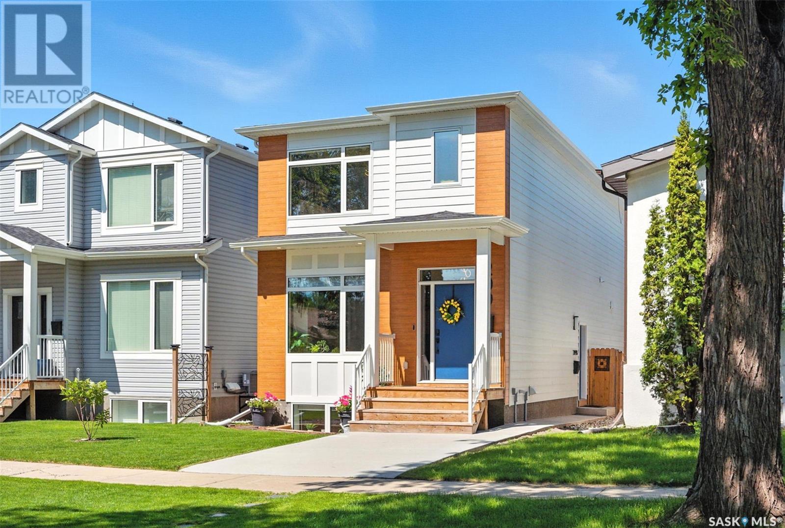 209 2nd STREET E