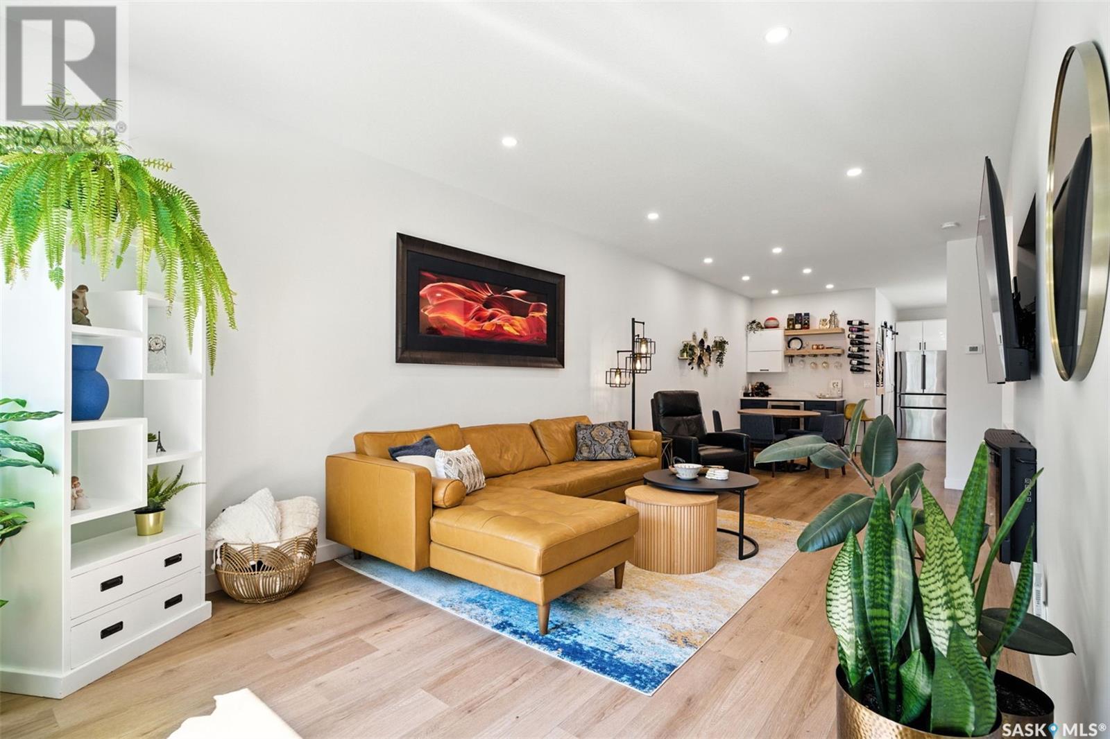 209 2nd STREET E