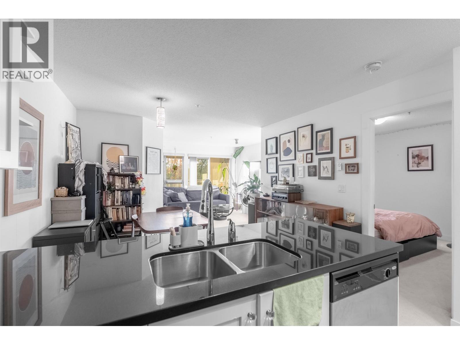 305 4550 FRASER STREET