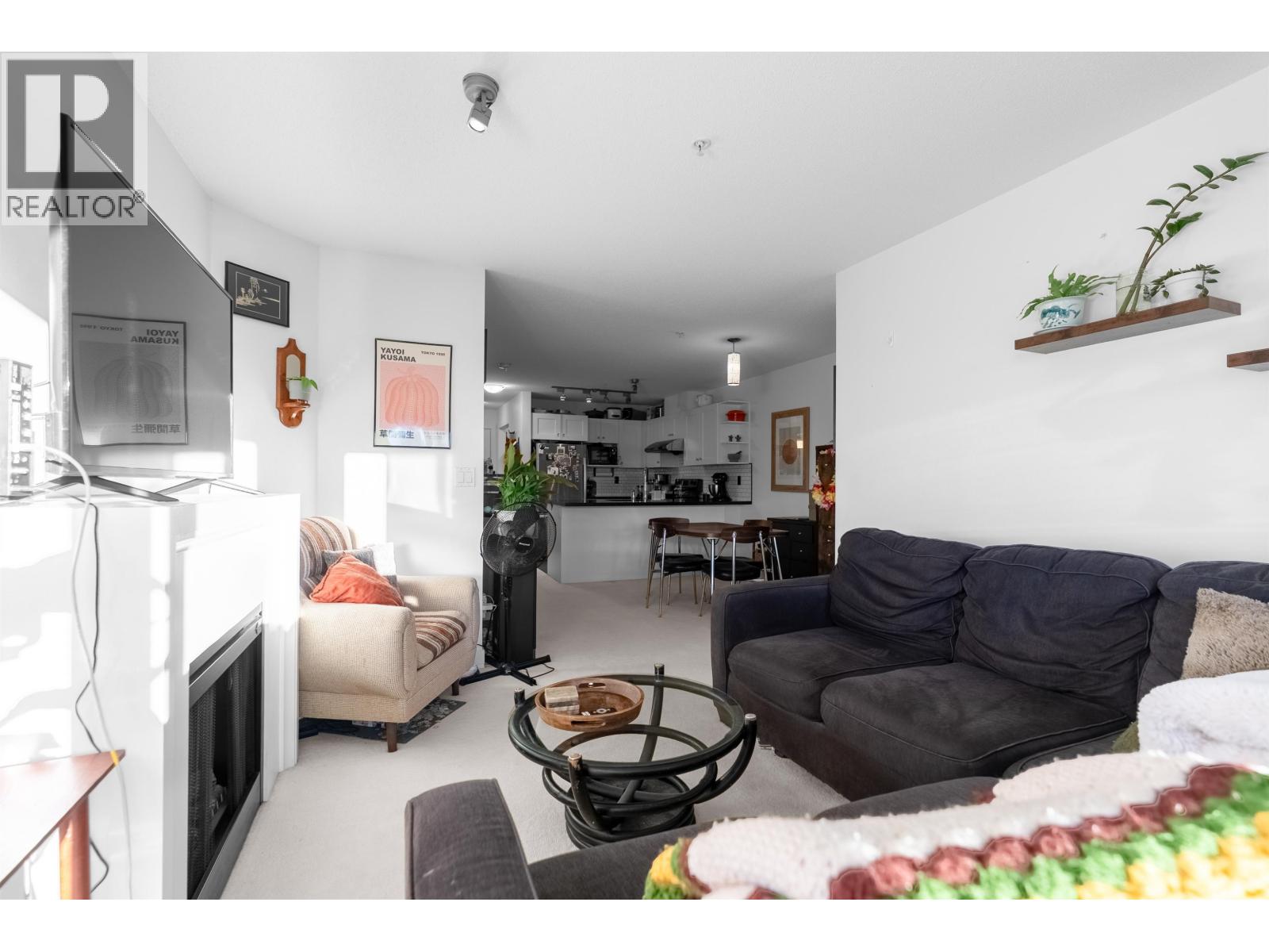 305 4550 FRASER STREET