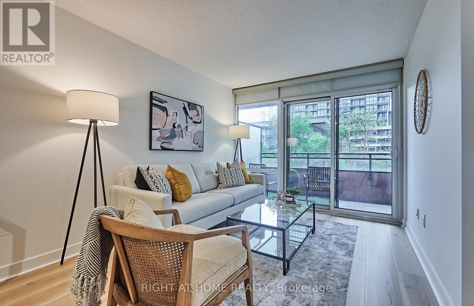 323 - 4K SPADINA AVENUE