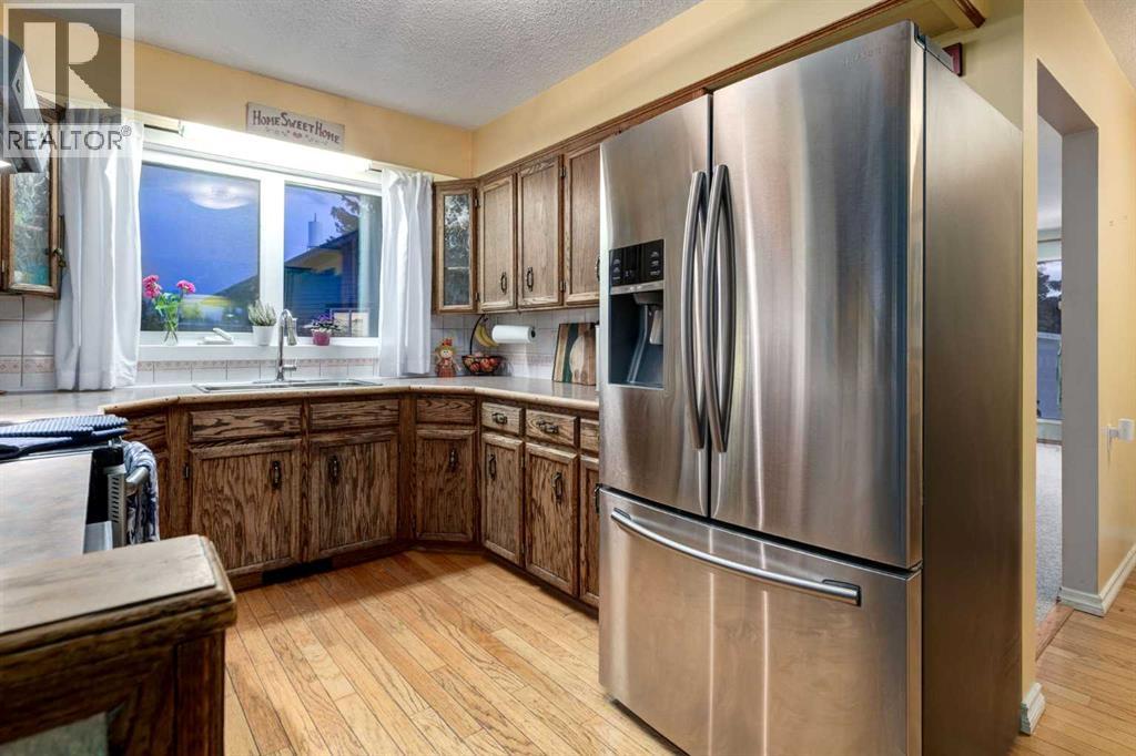 220 Oakridge Place SW