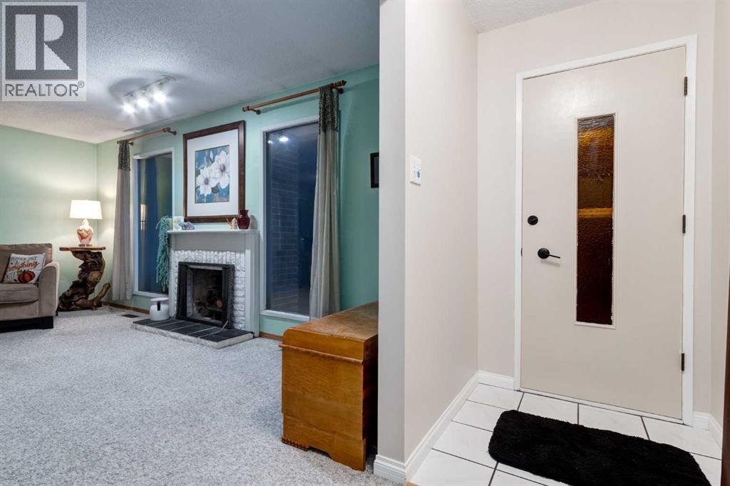 220 Oakridge Place SW