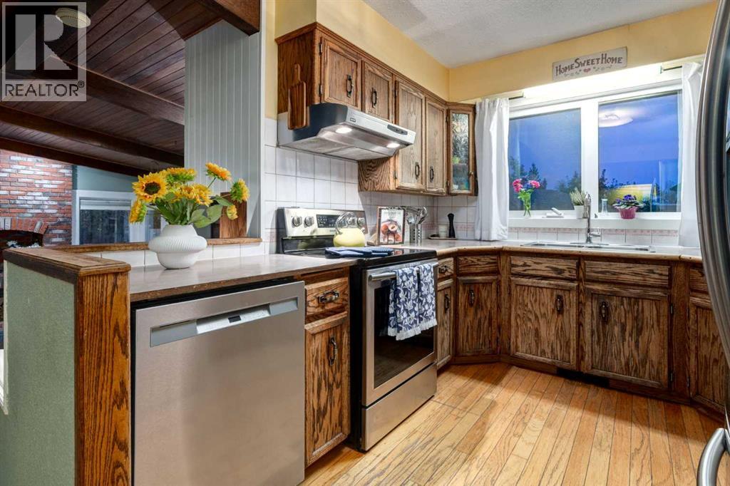 220 Oakridge Place SW