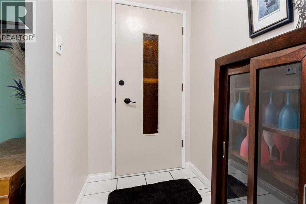 220 Oakridge Place SW