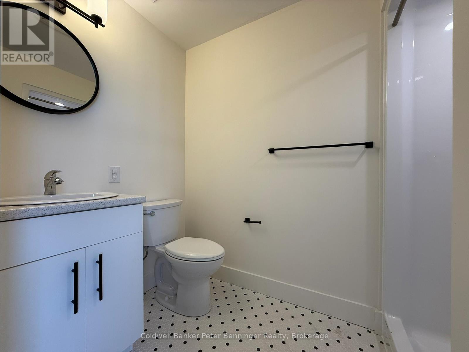 306 - 604 QUEEN STREET S