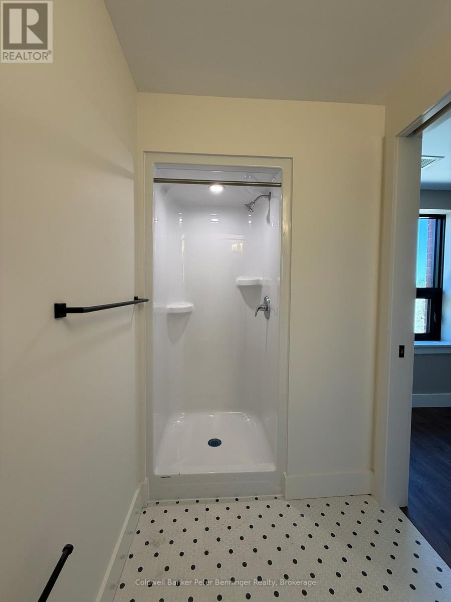 306 - 604 QUEEN STREET S