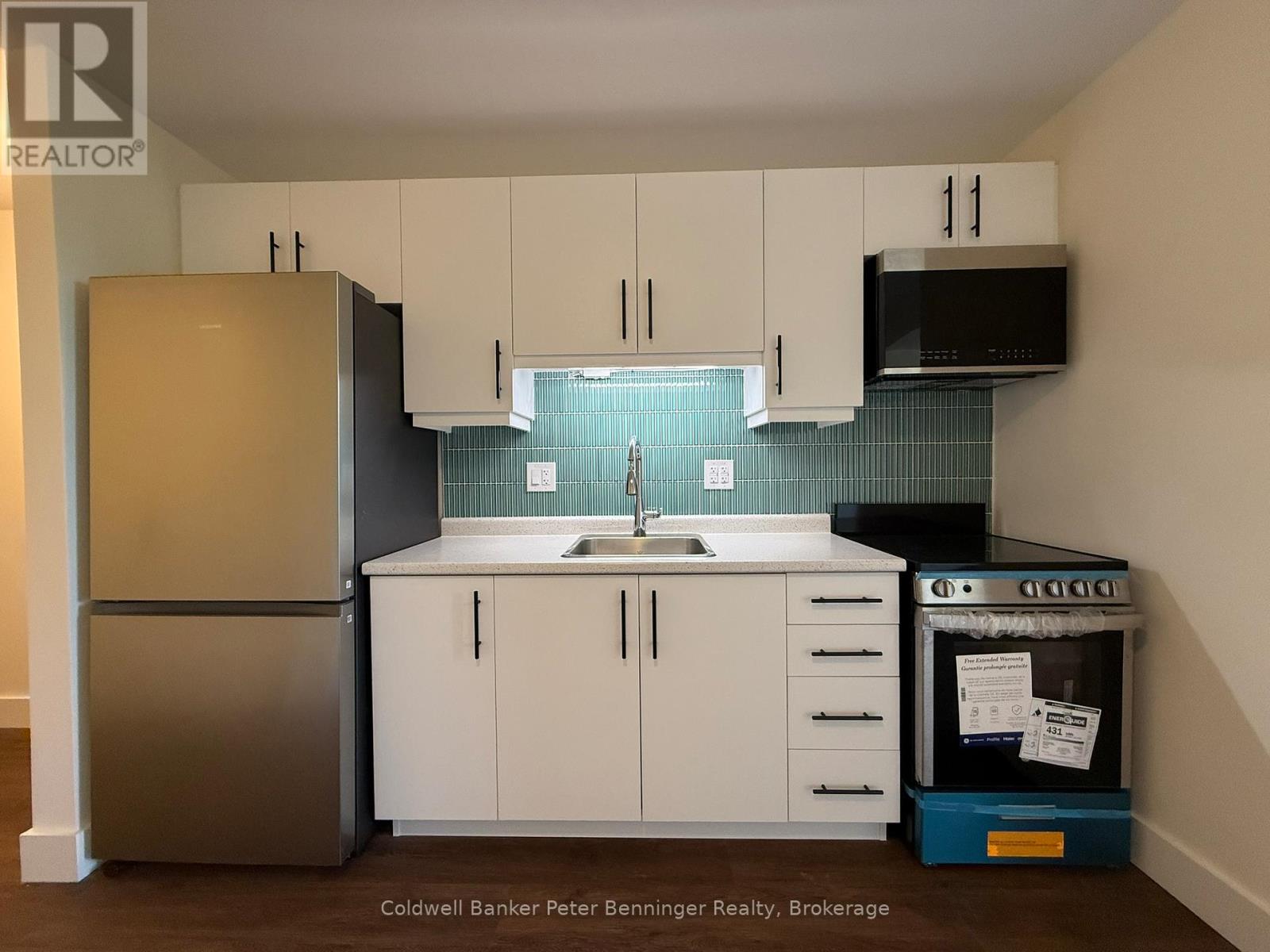 306 - 604 QUEEN STREET S