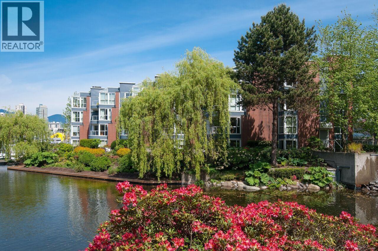 302 1502 ISLAND PARK WALK