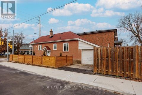 887 COSBURN AVENUE Toronto (Woodbine-Lumsden) ON M4C2W5